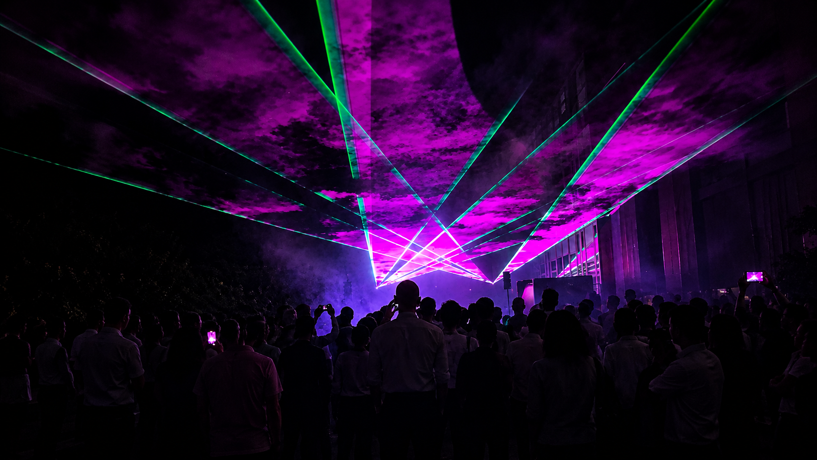 Musiksynchrone Lasershow auf einer Konzertbühne